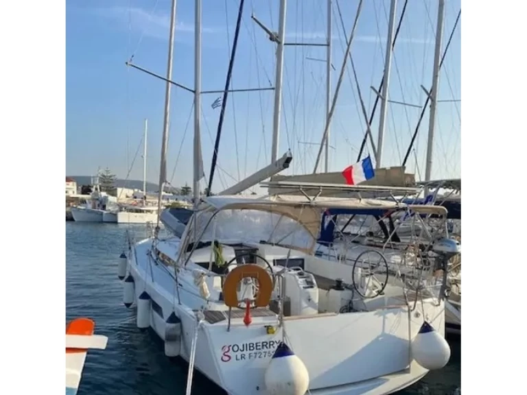 Louez un Jeanneau Sun Odyssey 440 à Paros (Ile)
