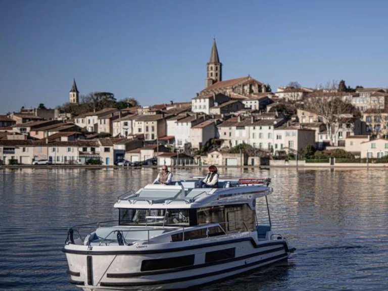Bateau à moteur à louer à Saint-Gilles-Croix-de-Vie au meilleur prix