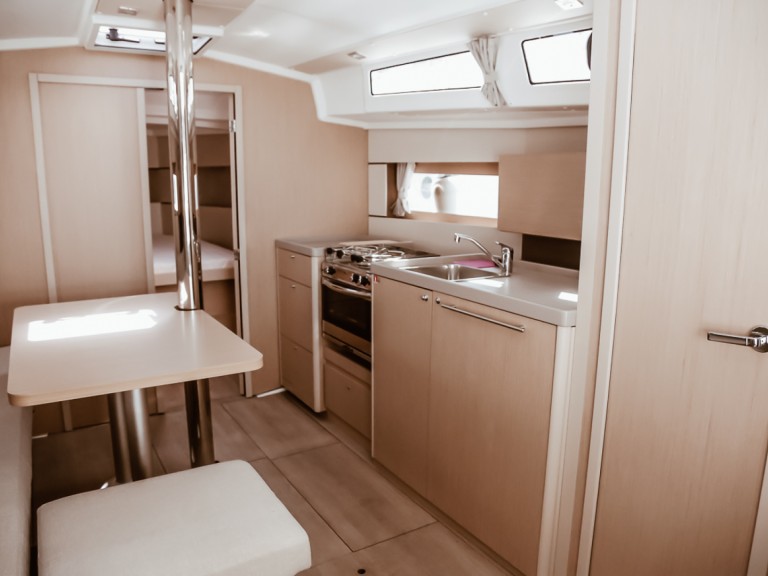 Location bateau Bénéteau Oceanis 38.1 à Punta Ala sur Samboat
