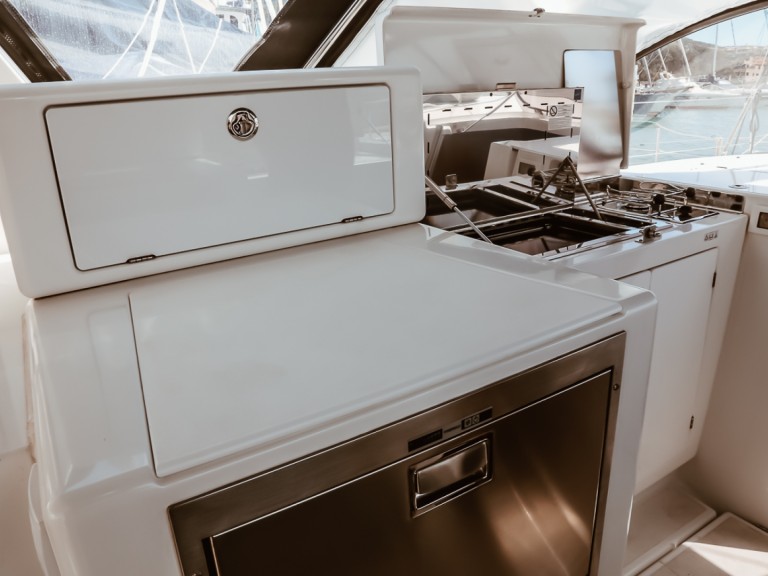 Location à Olbia - Jeanneau Sun Loft 47 sur SamBoat