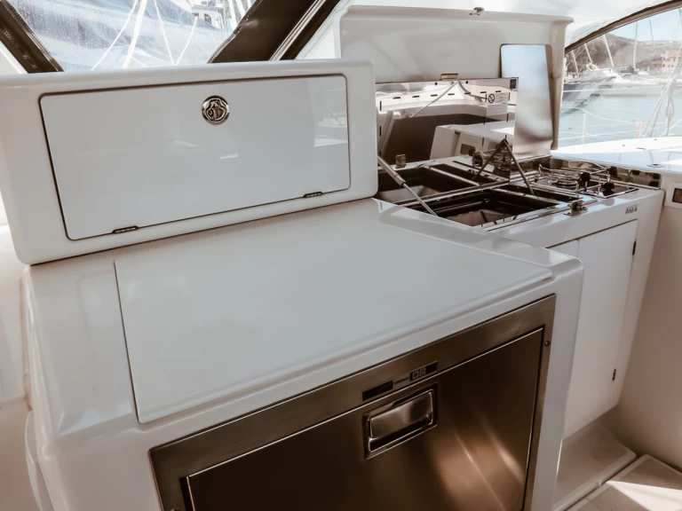 Location à Olbia - Jeanneau Sun Loft 47 sur SamBoat