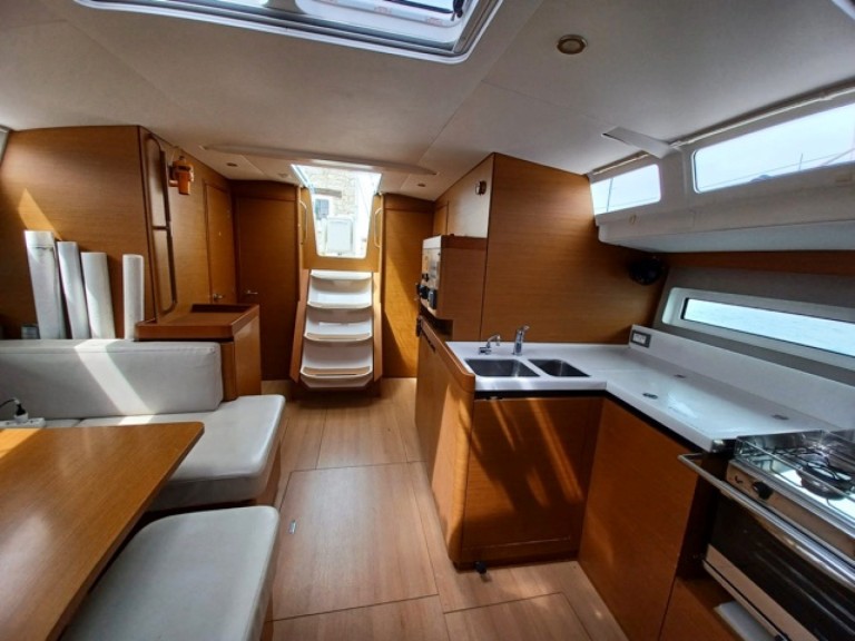 Location bateau Olbia pas cher Sun Odyssey 490
