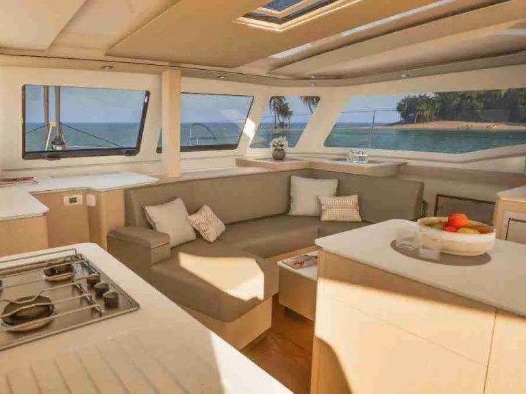 Louez un Fountaine Pajot New 41 à Rodi Garganico