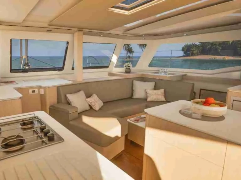 Louez un Fountaine Pajot New 41 à Rodi Garganico