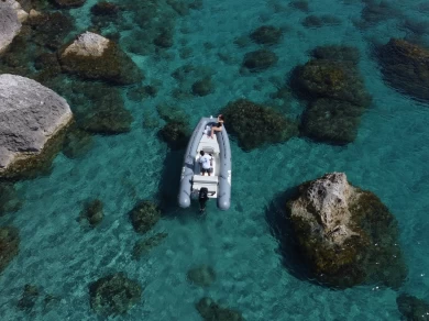 Louer Semi-rigide avec ou sans skipper Bwa à Cagliari