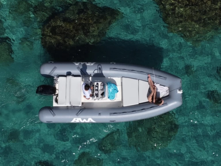 Louez un Bwa Bwa 550 à Cagliari