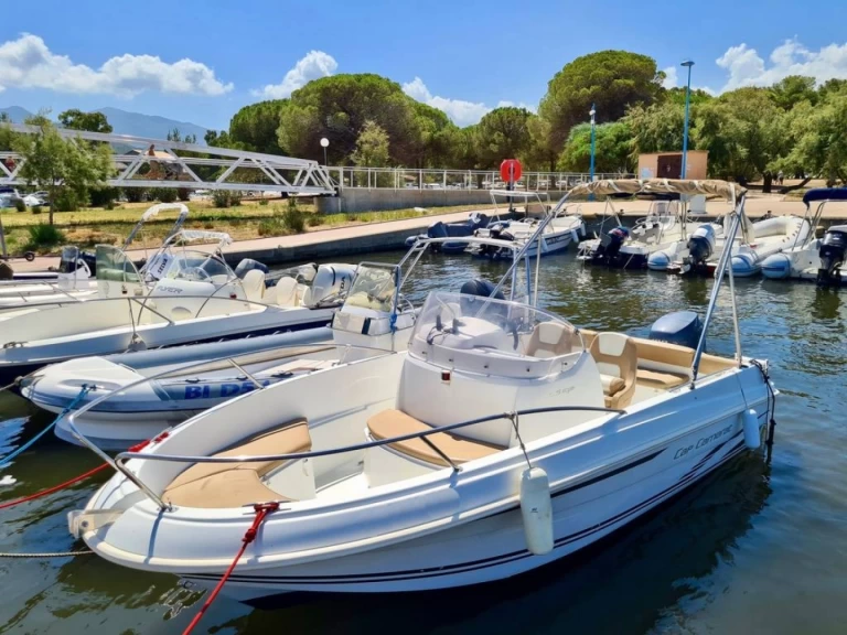 Location à Saint-Florent - Jeanneau Cap Camarat 5.5 CC sur SamBoat