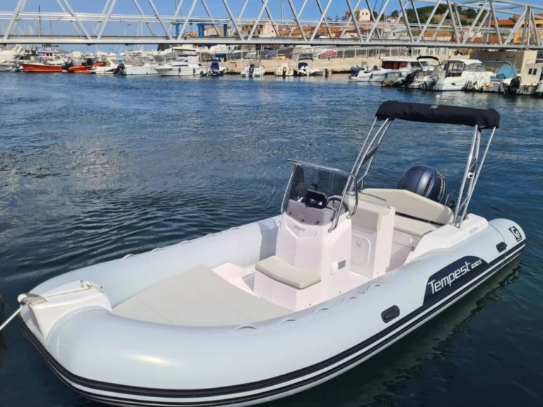 Location bateau Saint-Florent pas cher Tempest 630