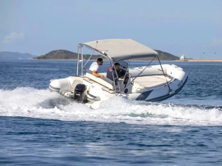 Louer Semi-rigide avec ou sans skipper Bsc à Preko