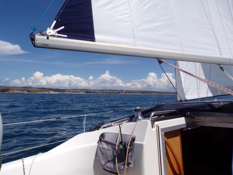 Louez un Bavaria Bavaria 30 Cruiser à Port-Camargue