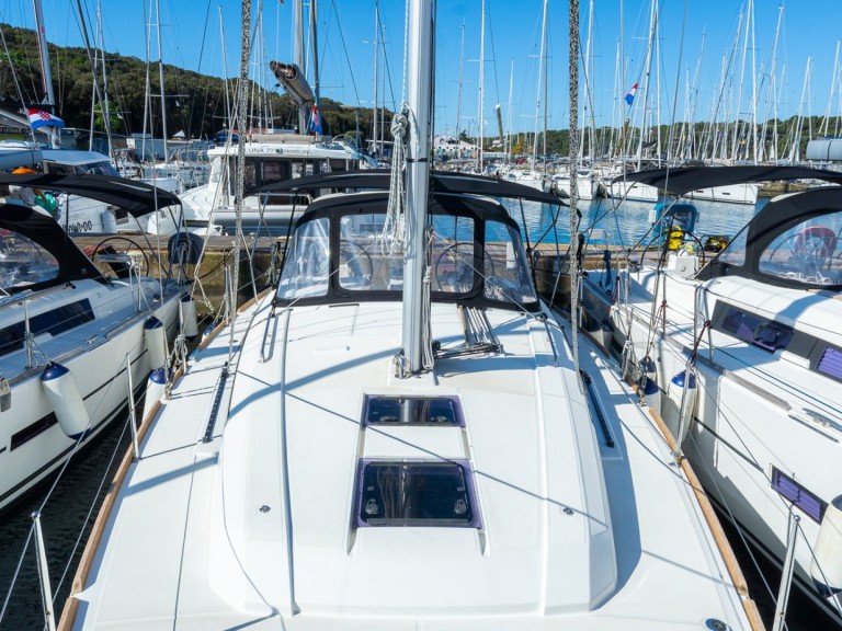 Location bateau Pula pas cher Oceanis 38.1