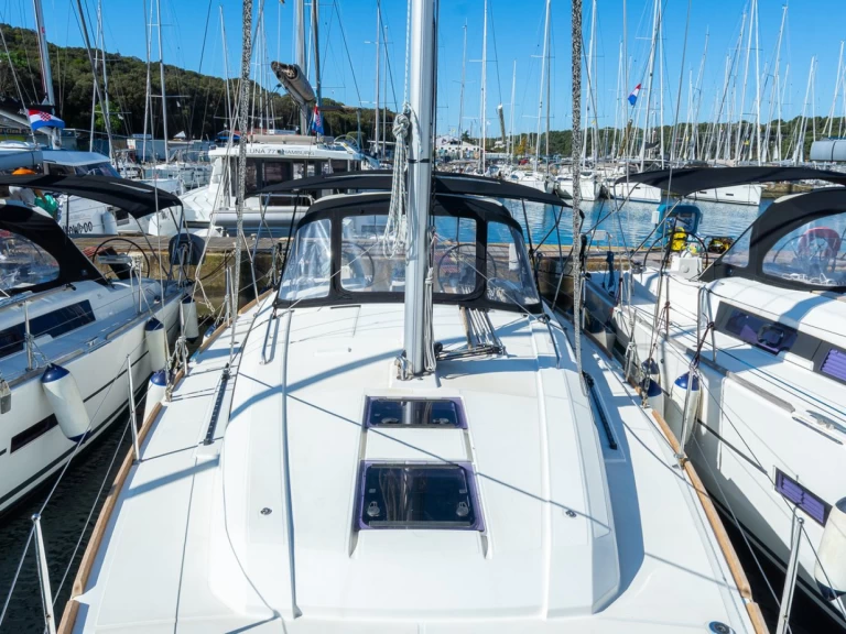 Location bateau Pula pas cher Oceanis 38.1