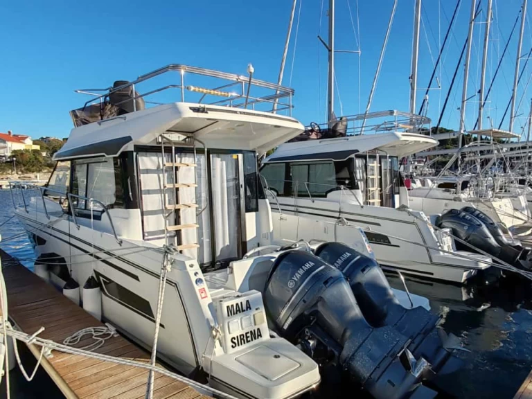 Jeanneau Merry Fisher 1095 Fly a louer à Drage