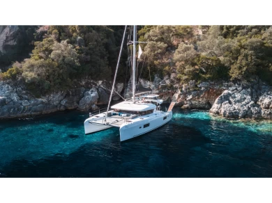 Catamaran to hire Lefkáda at the best price