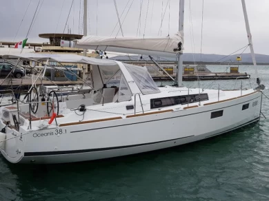 Yacht charter La Spezia - Bénéteau Oceanis 38.1 on SamBoat