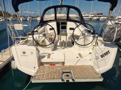 Alquiler de embarcaciones Jeanneau Sun Odyssey 349 enDrage en Samboat