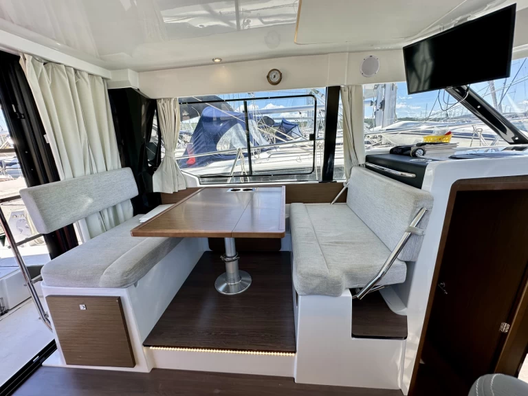 Louez un Jeanneau Merry Fisher 1095 Fly à Drage