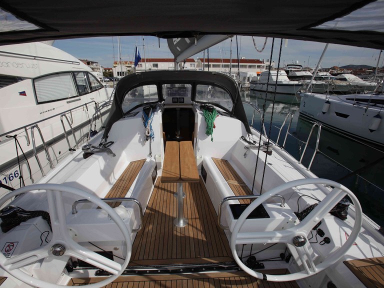 Louer Voilier avec ou sans skipper Elan à Betina