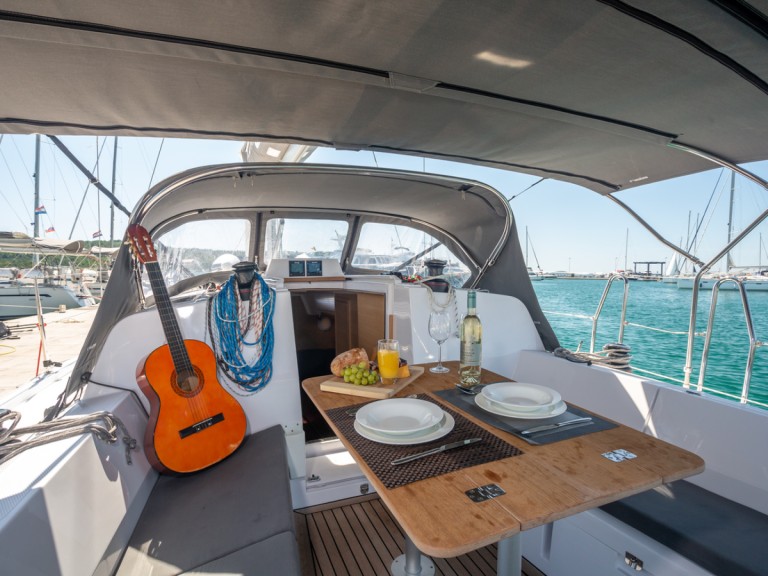 Louez un Elan E4 à Betina