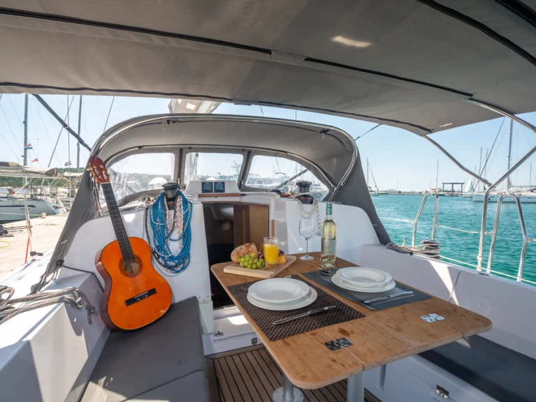 Louez un Elan E4 à Betina