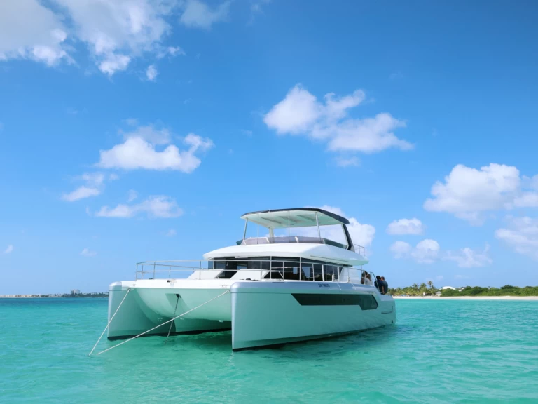 Bateau à moteur à louer à Marigot au meilleur prix