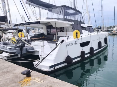 Wynajem Katamaran Fountaine Pajot z patentem 