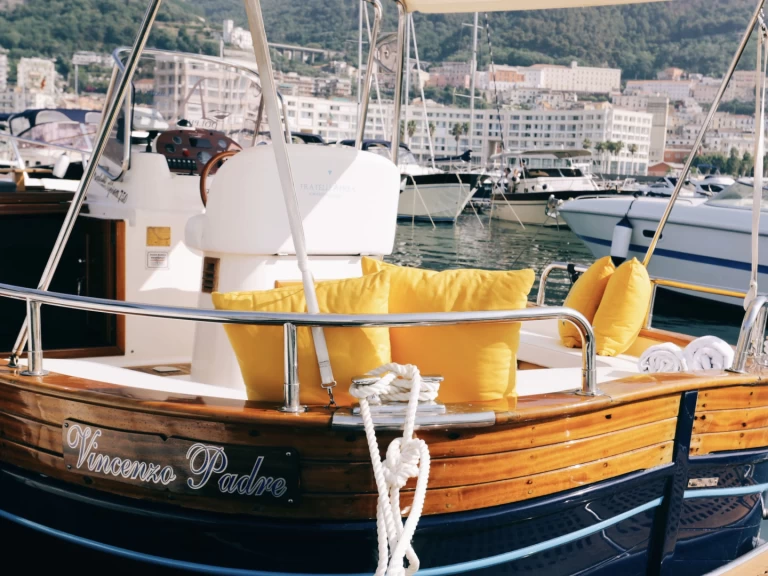 Louez un Fratelli Aprea Sorrento 7,50 open cruise à Salerne