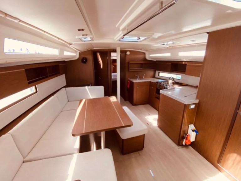 Location bateau Bénéteau Oceanis 40.1 à Lefkáda sur Samboat