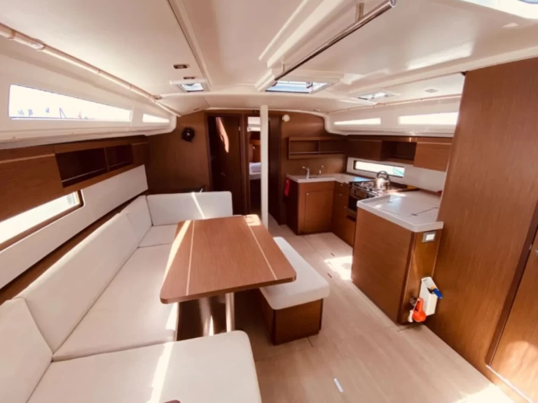 Location bateau Bénéteau Oceanis 40.1 à Lefkáda sur Samboat