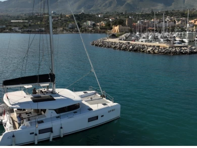 Lagoon Lagoon 42 charter bareboat eller skeppad i Castellammare del Golfo