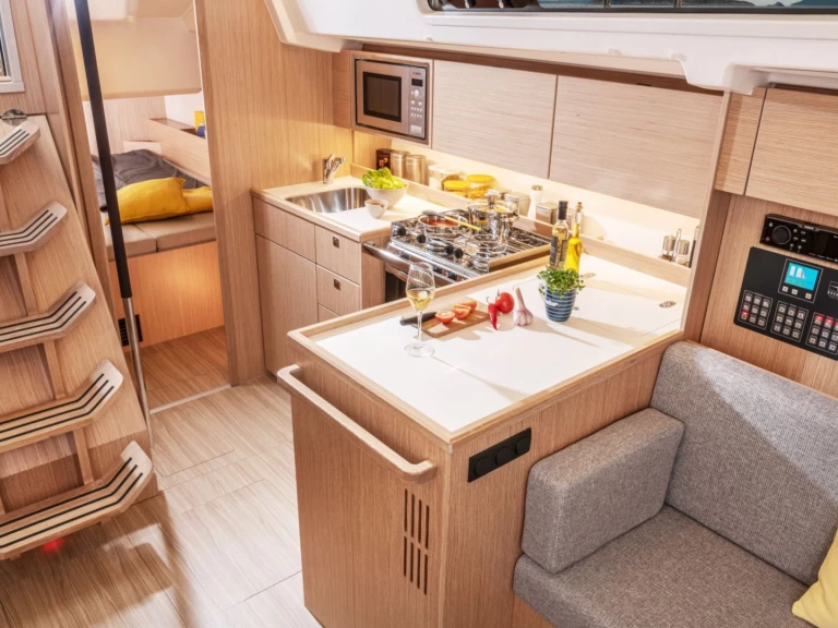 Location bateau Bavaria Bavaria C38 à France sur Samboat