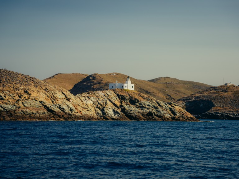 Location bateau Lávrio pas cher Moon Yacht 65