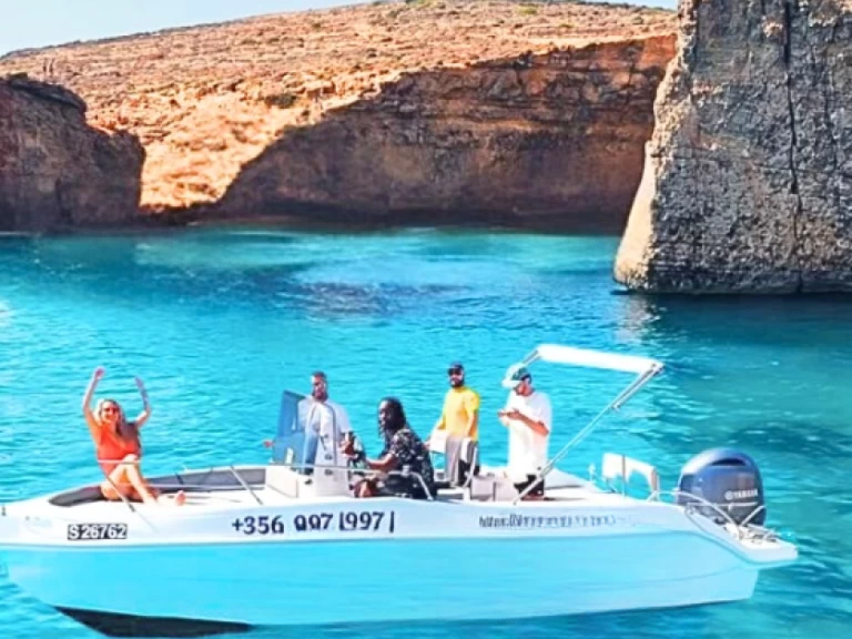 Louez un Bluemax 23 Open Boat  à Comino