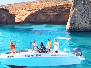 Noleggiare una Bluemax 23 Open Boat  a Comino