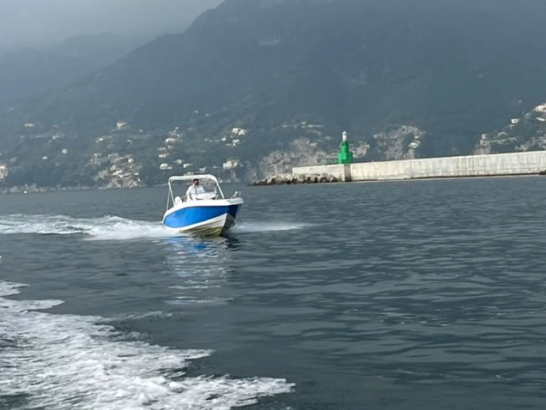 Louer Bateau à moteur avec ou sans skipper Orizzonti à Cetara