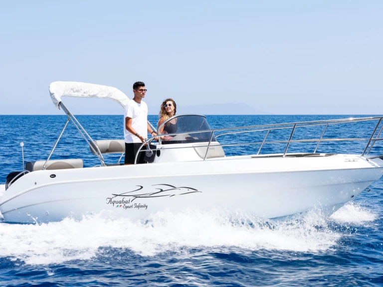 Location Bateau à moteur Aquabat avec permis