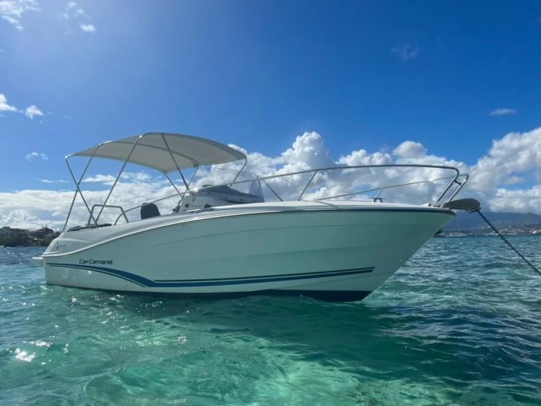 Louez un Jeanneau Cap Camarat 7.5 CC Serie 2 à Les Trois-Îlets