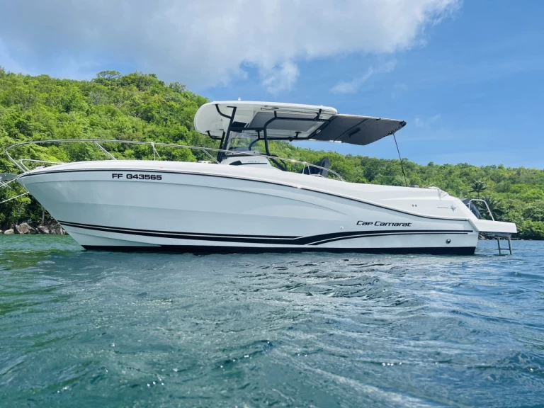 Location à Les Trois-Îlets - Jeanneau Cap Camarat 9.0 CC sur SamBoat