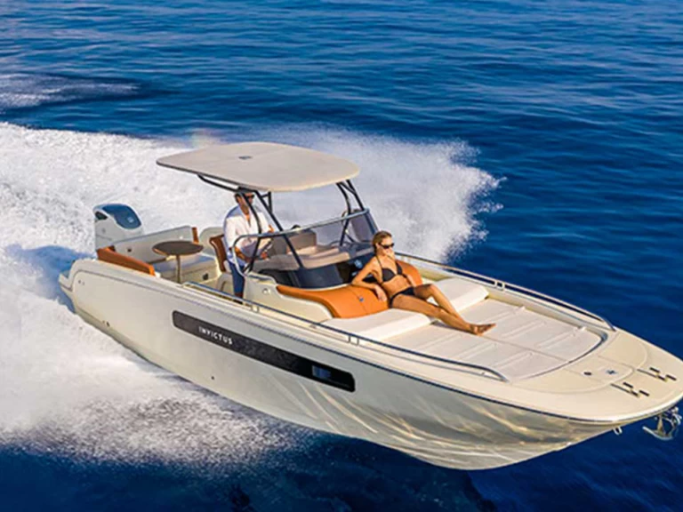 Location à Marina de Palamós - Invictus  Invictus 270 FX sur SamBoat