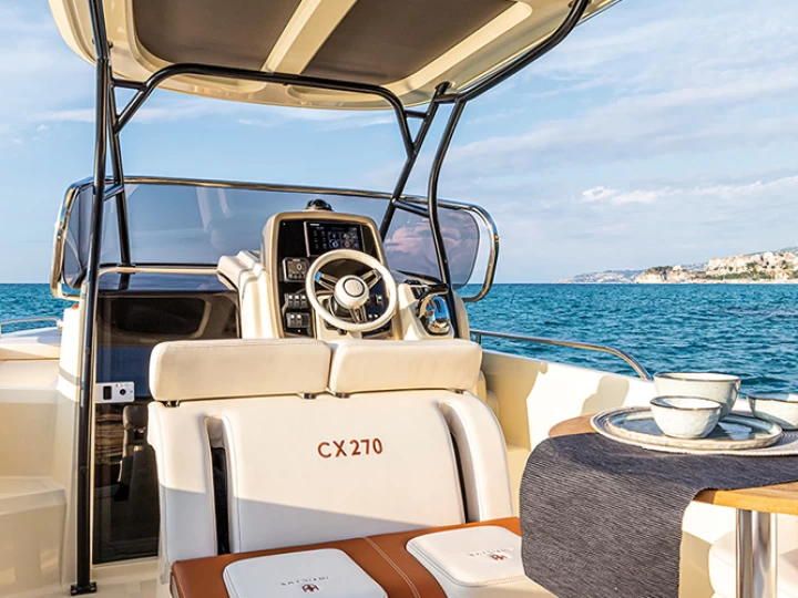 Location bateau Marina de Palamós pas cher Invictus 270 FX