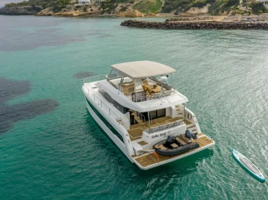 Bareboat Rental Luxury Yacht Fountaine Pajot with a boat licence