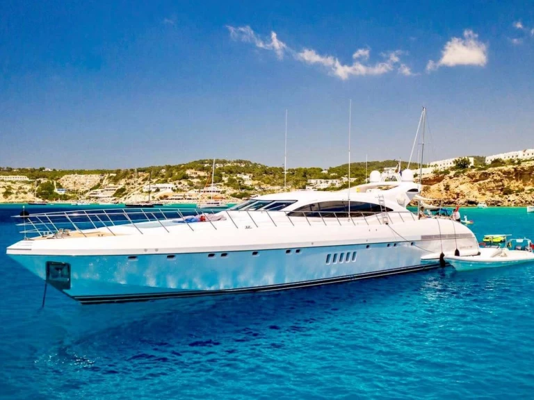 Location Yacht Mangusta avec permis