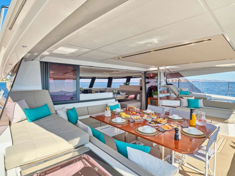 Location Yacht Fountaine Pajot avec permis