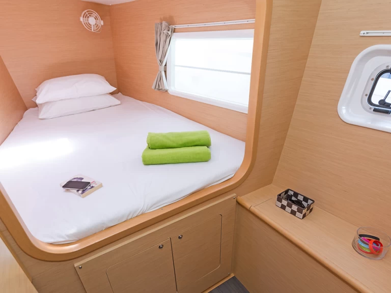 Louez un Lagoon Lagoon 380 à Lávrio