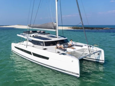 Noleggio Catamarano con o senza skipper Fountaine Pajot a Adamantas