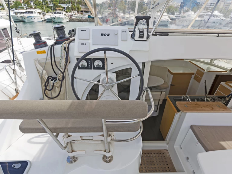 Location bateau Lagoon Lagoon 380 à Lávrio sur Samboat