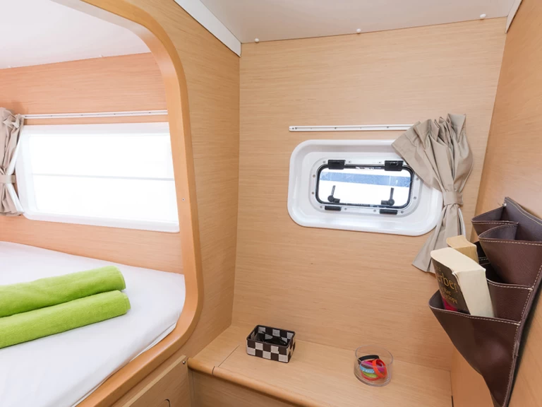 Louer Catamaran avec ou sans skipper Lagoon à Lávrio