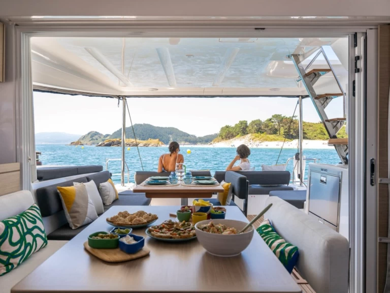 Catamaran à louer à Cugnana Verde au meilleur prix