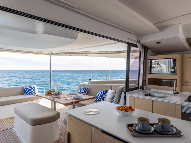 Louez un Fountaine Pajot FP 44 à Marina de Portimão
