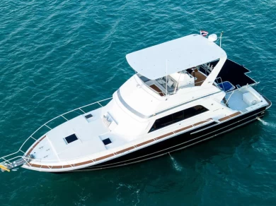 Hire Luxury Yacht Bertram with a boat licence